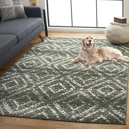 SAFAVIEH Adirondack Collection Runner Rug - 2'6" x 8', Green & Ivory, Geometric Design, Ideal for High Traffic Areas in Entryway, Kitchen & Bathroom (ADR131E-28)