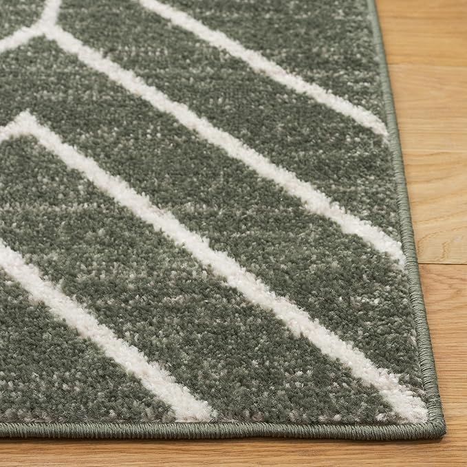 SAFAVIEH Adirondack Collection Runner Rug - 2'6" x 8', Green & Ivory, Geometric Design, Ideal for High Traffic Areas in Entryway, Kitchen & Bathroom (ADR241X-28)