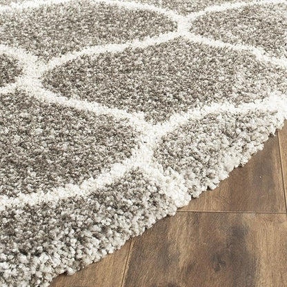 SAFAVIEH Hudson Shag Collection 5' Round Grey/Ivory SGH280B Moroccan Ogee Trellis Non-Shedding Living Room Bedroom Dining Room Entryway Plush 2-inch Thick Area Rug