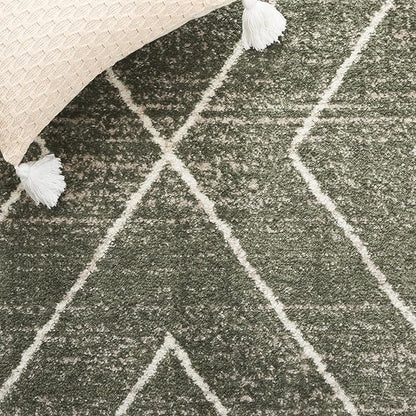 SAFAVIEH Adirondack Collection Runner Rug - 2'6" x 8', Green & Ivory, Geometric Design, Ideal for High Traffic Areas in Entryway, Kitchen & Bathroom (ADR251X-28)