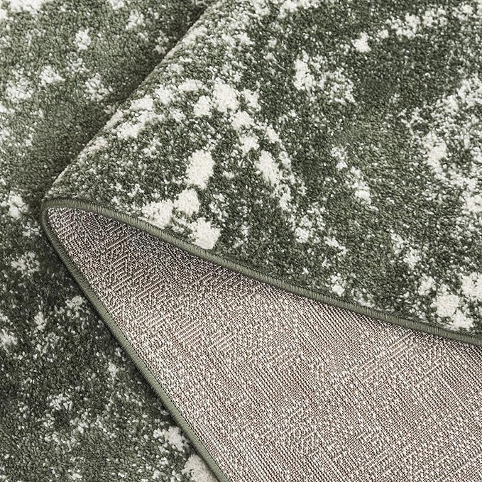 SAFAVIEH Adirondack Collection Runner Rug - 2'6" x 8', Green & Ivory, Geometric Design, Ideal for High Traffic Areas in Entryway, Kitchen & Bathroom (ADR131E-28)